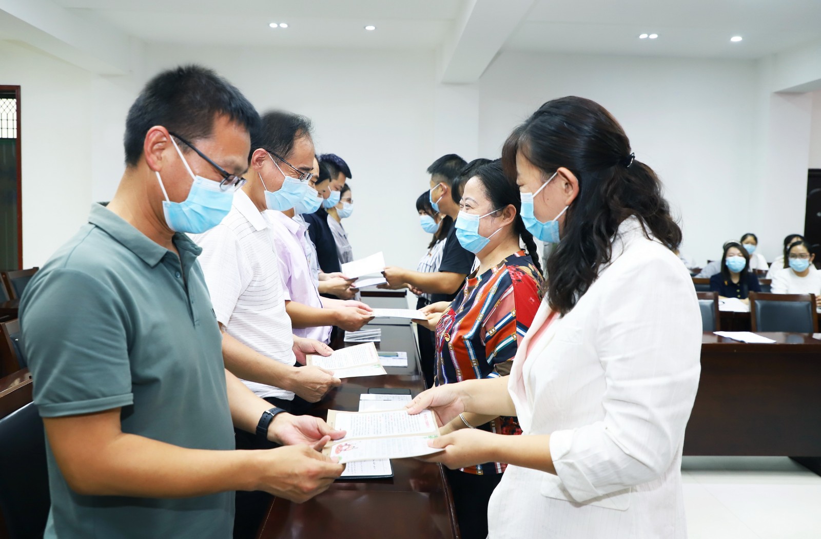 安陽園區(qū):共話座談 廉潔寄語_調(diào)整大小